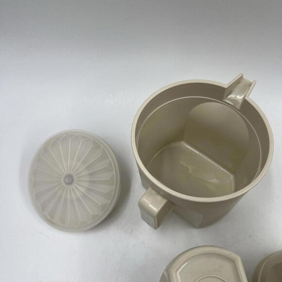 Vintage TUPPERWARE Creamer & Salt/ Pepper Shakers Set Retro Fun! - Picture 5 of 5